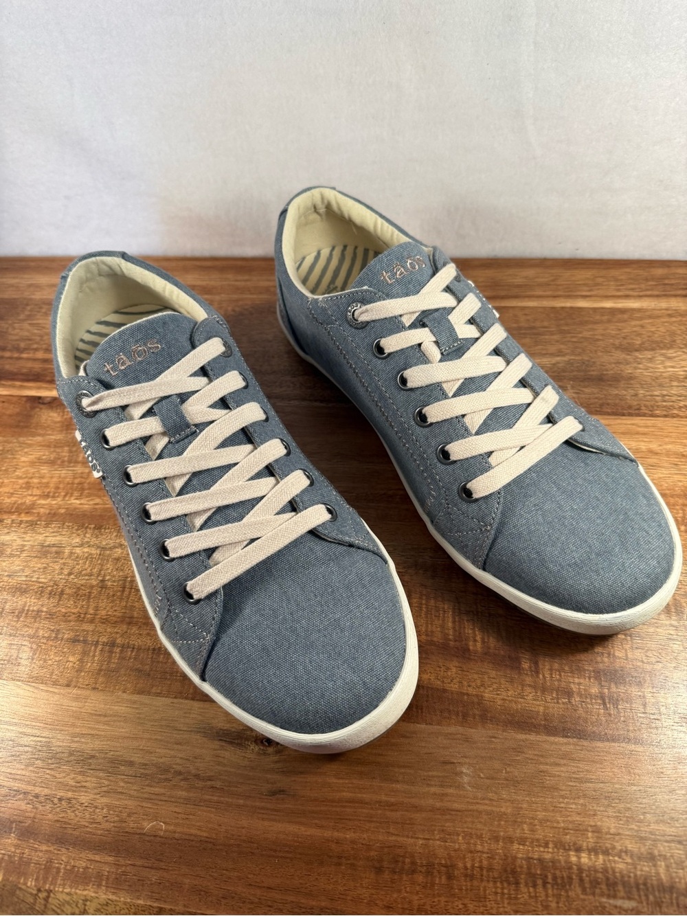 Taos Star Sneaker in Blue Denim Wash Canvas Size 10